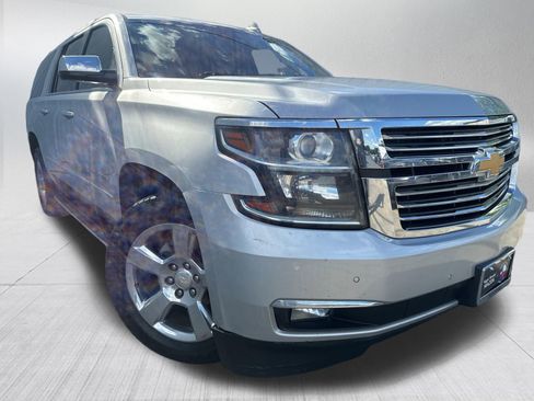 Used 2018 Chevrolet Suburban Premier AWD/4WD image 3