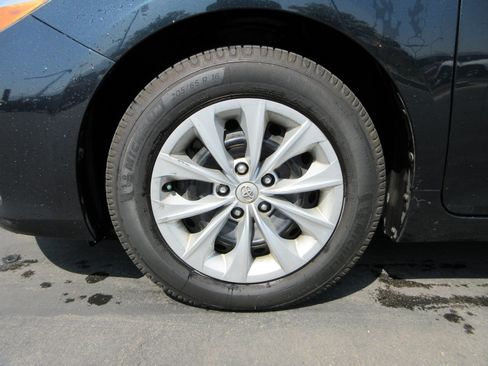 Used 2015 Toyota Camry LE FWD image 18