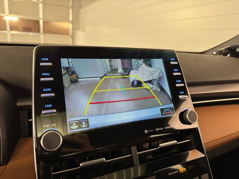 Used 2021 Toyota Avalon XSE image 25