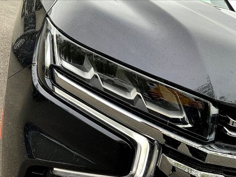 Used 2023 Chevrolet Tahoe Premier AWD/4WD image 23