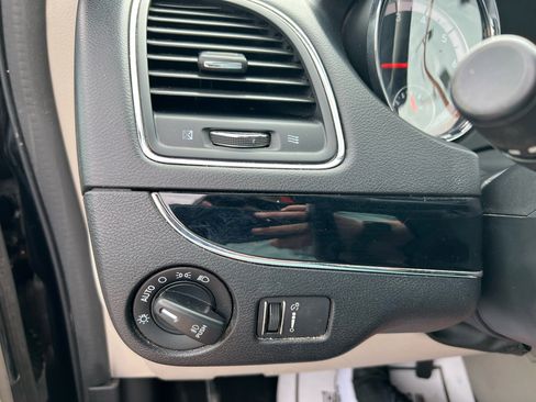 Used 2020 Dodge Grand Caravan SXT image 35