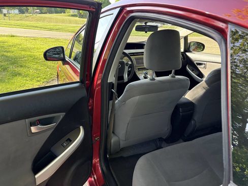 Used 2013 Toyota Prius Two FWD image 22