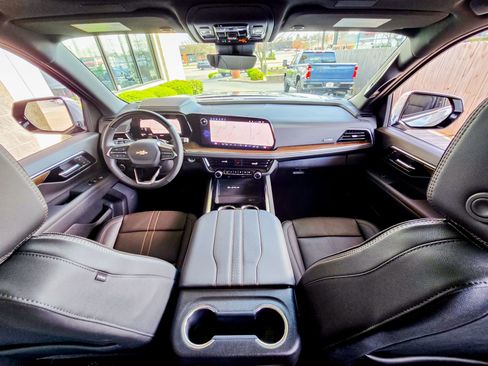 Used 2026 Chevrolet Tahoe High Country image 2