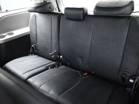 Used 2017 Toyota Sienna SE FWD image 21