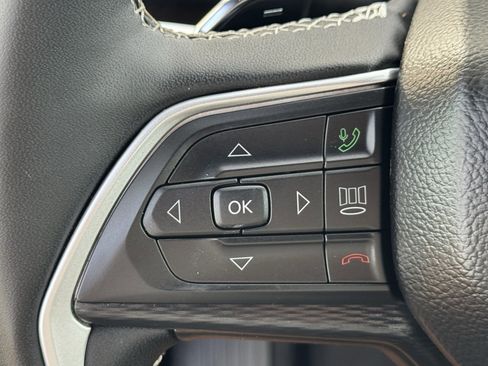 Used 2025 Jeep Grand Cherokee Altitude image 24