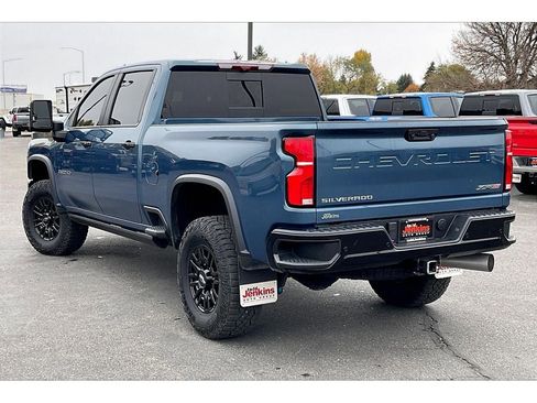 Used 2024 Chevrolet Silverado 2500 ZR2 w/ Technology Package image 13
