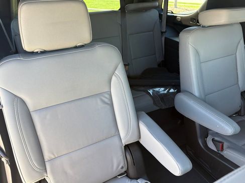 Used 2022 Chevrolet Tahoe Z71 w/ Luxury Package AWD/4WD image 42