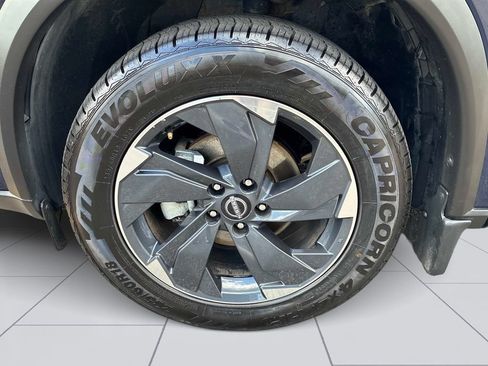 Used 2025 Nissan Rogue SV AWD/4WD image 12