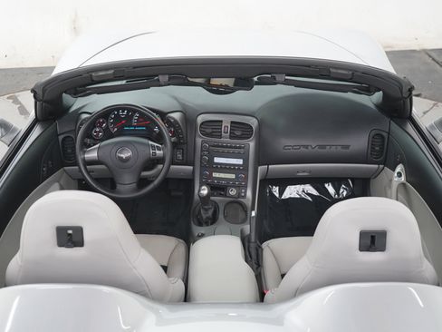 Used 2007 Chevrolet Corvette Convertible w/ Preferred Equipment Group RWD image 13