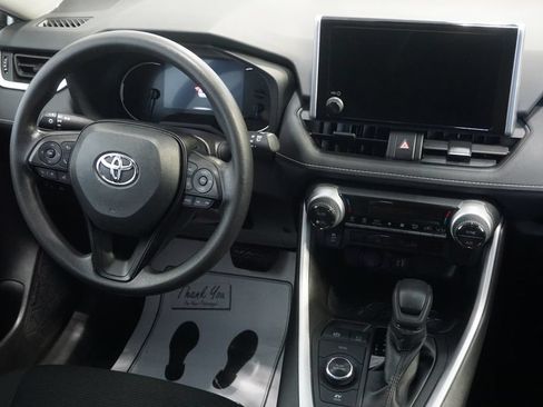 Used 2025 Toyota RAV4 LE AWD/4WD image 27