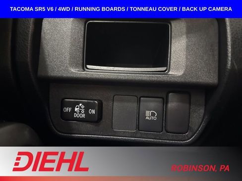 Used 2019 Toyota Tacoma SR5 AWD/4WD image 23