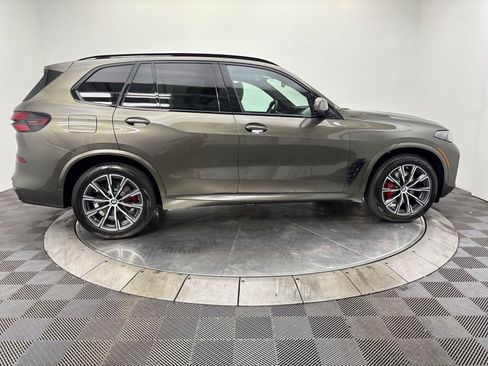 New 2026 BMW X5 xDrive40i w/ M Sport Package AWD/4WD image 17