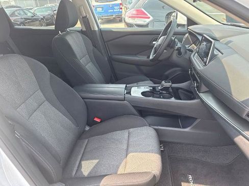 Certified 2026 Nissan Rogue SV FWD image 4
