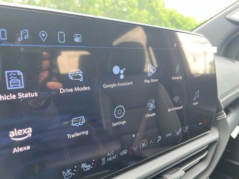 New 2025 Chevrolet Silverado EV LT image 14