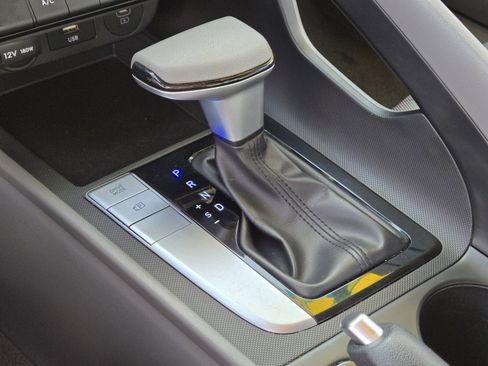 Used 2024 Hyundai Elantra SE image 24