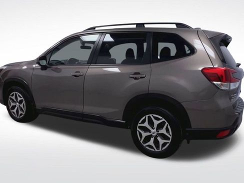 Used 2021 Subaru Forester Premium image 6