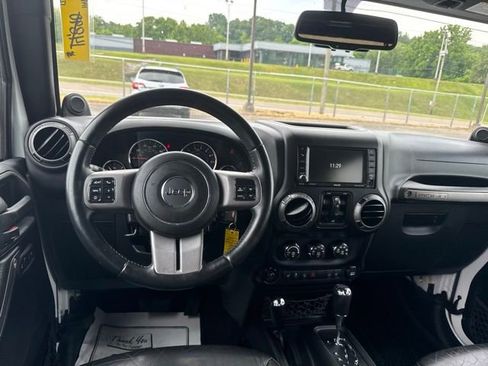 Used 2013 Jeep Wrangler Unlimited Sahara AWD/4WD image 13