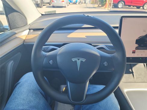 Used 2022 Tesla Model Y Performance image 30