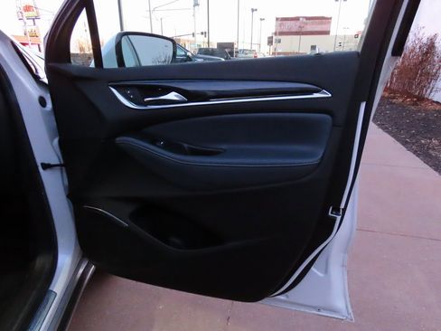 Used 2022 Buick Enclave Essence w/ Experience Buick Package image 9