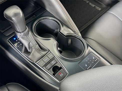 Used 2018 Toyota Camry SE w/ Audio Package image 10