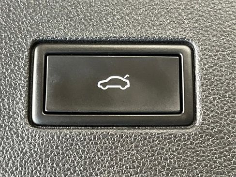 Used 2022 Volkswagen Atlas SEL Premium image 6