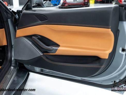 Used 2019 Ferrari Portofino RWD image 28