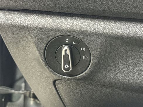 Used 2024 Volkswagen Jetta SE image 37