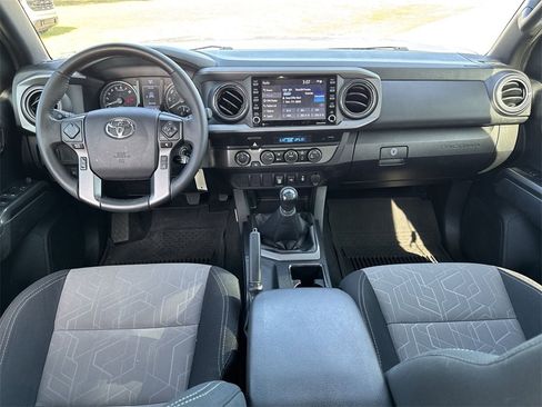 Used 2022 Toyota Tacoma TRD Off-Road image 24