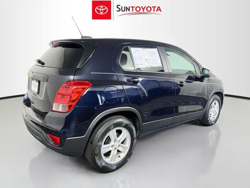 Used 2022 Chevrolet Trax LS w/ Tint and Cruise Package FWD image 4