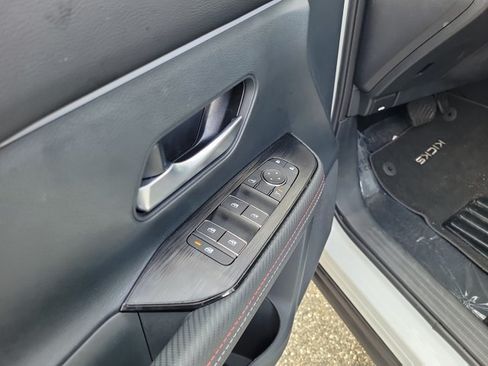 Used 2025 Nissan Kicks SR FWD image 16