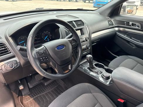 Used 2019 Ford Explorer XLT AWD/4WD image 2