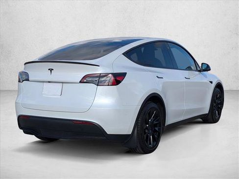 Used 2023 Tesla Model Y Long Range image 9