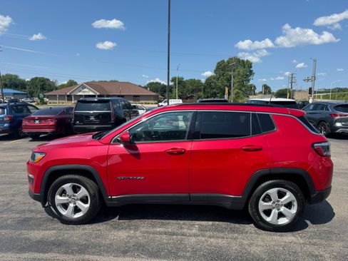 Used 2021 Jeep Compass Latitude FWD image 2