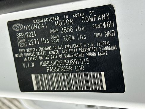 Used 2025 Hyundai Elantra SEL FWD image 12