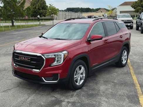 Used 2023 GMC Terrain SLE w/ Driver Convenience Package FWD image 4