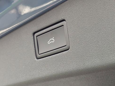 New 2026 Volkswagen Tiguan SE image 30