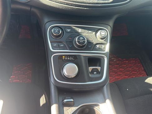 Used 2015 Chrysler 200 Limited w/ Convenience Group image 11
