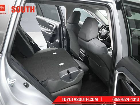 Used 2025 Toyota RAV4 XLE AWD/4WD image 28