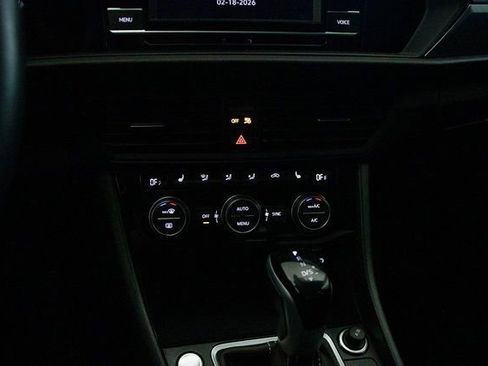 Used 2024 Volkswagen Jetta SE image 30