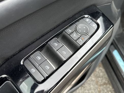 Used 2024 Nissan Pathfinder Platinum w/ Cargo Package image 11