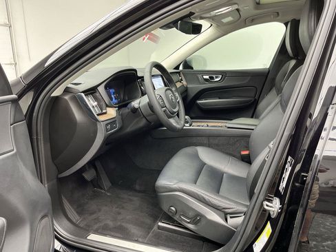 Used 2022 Volvo XC60 B5 Momentum AWD/4WD image 3