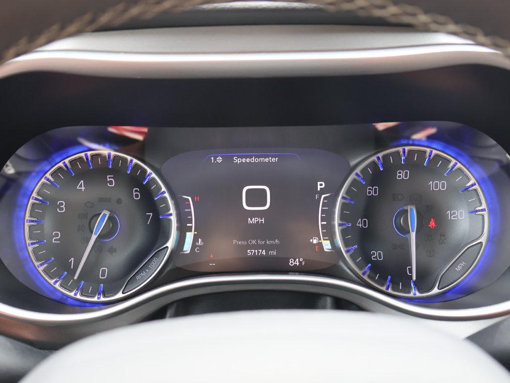 Used 2024 Chrysler Pacifica Touring-L FWD image 27
