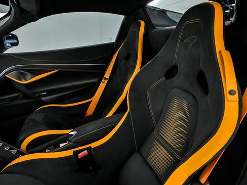 Used 2024 McLaren 750S Spider RWD image 23