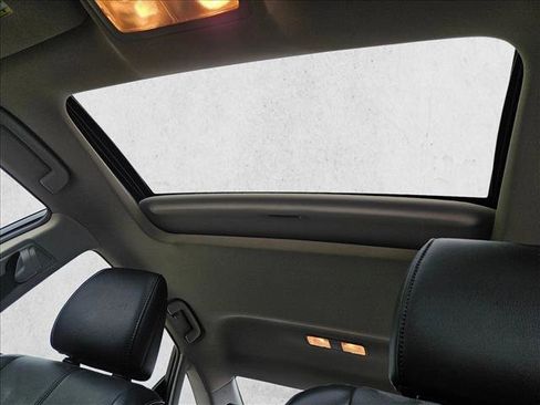 Used 2016 Toyota Avalon XLE Premium image 18