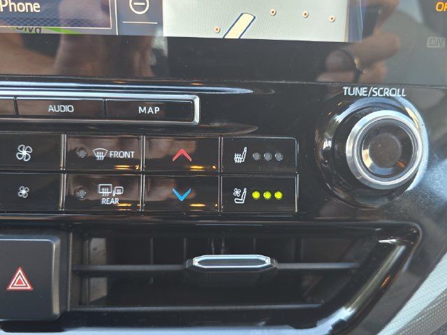 Used 2021 Toyota Highlander Platinum AWD/4WD image 17