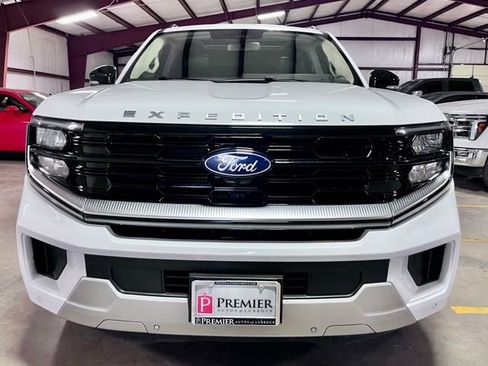 Used 2025 Ford Expedition Platinum AWD/4WD image 8