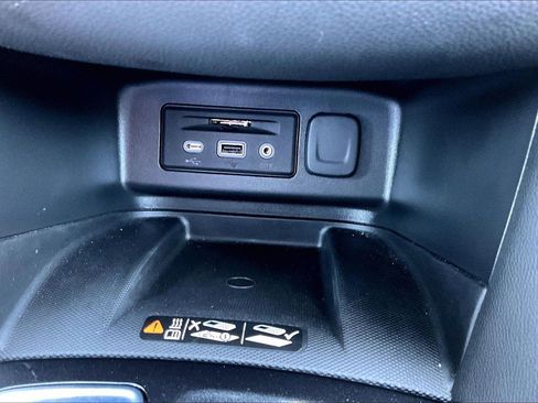 Used 2023 Chevrolet Equinox Premier w/ LPO, Floor Liner Package AWD/4WD image 32