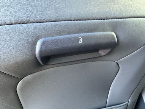 New 2025 Ford Expedition Active image 30