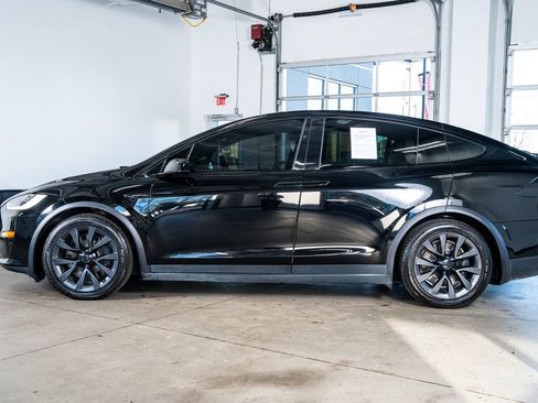 Used 2022 Tesla Model X Plaid image 8