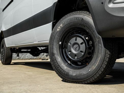 Used 2025 Mercedes-Benz Sprinter 2500 image 7